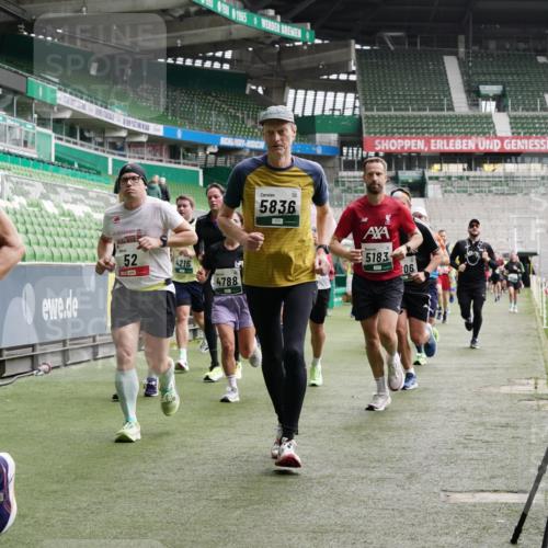 05.10.2025 - 20. swb-Marathon Bremen Michael Burmester http://msf.ph/oto/9330570 05.10.2025 13:00:42 Laufen im Stadion 47, 52, 72, 271, 283, 491, 498, 575, 627, 694, 1017, 1116, 1182, 1423, 1471, 1606, 1806, 1968, 1973, 1998, 2007, 2196, 2369, 2446, 2504, 2518, 2661, 2668, 2706, 2745, 2806, 2822, 2915, 3040, 3160, 3177, 3237, 3293, 3360, 3549, 3604, 3605, 3979, 4034, 4035, 4046, 4202, 4216, 4263, 4502, 4592, 4661, 4788, 4824, 4879, 5011, 5183, 5272, 5329, 5610, 5627, 5663, 5836, 5841, 6027, 6057, 6126, 6208, 6389, 6440, 6523, 6636, 6704, 6762, 6881, 7537, 7598 meine-sportfotos.de