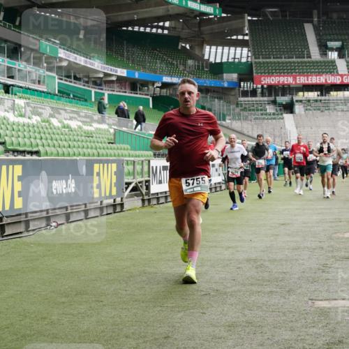 05.10.2025 - 20. swb-Marathon Bremen Michael Burmester http://msf.ph/oto/9330577 05.10.2025 13:02:42 Laufen im Stadion 97, 293, 518, 616, 721, 729, 828, 843, 921, 1121, 1405, 1704, 1733, 1744, 1856, 1899, 1924, 1944, 2143, 2272, 2306, 2357, 2393, 2772, 2774, 3217, 3424, 3525, 3861, 3917, 3926, 3930, 4026, 4129, 4321, 4322, 4444, 4464, 4477, 4481, 4564, 4688, 4714, 4817, 4847, 4885, 4985, 5652, 5755, 5884, 5893, 6325, 6328, 6382, 6666, 7217, 7407, 7433, 7659, 8375, 8526, 8957, 428, 493, 772, 1030, 1256, 1348, 1361, 1452, 1759, 1856, 2245, 2555, 2796, 2910 meine-sportfotos.de