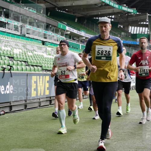 05.10.2025 - 20. swb-Marathon Bremen Michael Burmester http://msf.ph/oto/9330578 05.10.2025 13:00:43 Laufen im Stadion 47, 52, 72, 271, 283, 491, 498, 575, 627, 694, 1017, 1116, 1182, 1273, 1423, 1471, 1606, 1806, 1968, 1973, 1998, 2007, 2196, 2369, 2446, 2504, 2518, 2661, 2668, 2706, 2745, 2806, 2822, 2915, 3040, 3160, 3177, 3237, 3293, 3360, 3549, 3604, 3605, 3979, 4034, 4035, 4046, 4202, 4216, 4263, 4502, 4592, 4661, 4788, 4824, 4879, 5011, 5183, 5272, 5329, 5610, 5627, 5663, 5836, 5841, 6027, 6057, 6208, 6389, 6440, 6523, 6636, 6704, 6762, 6881, 7537, 7598 meine-sportfotos.de