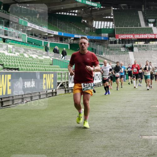 05.10.2025 - 20. swb-Marathon Bremen Michael Burmester http://msf.ph/oto/9330581 05.10.2025 13:02:42 Laufen im Stadion 97, 293, 518, 616, 721, 729, 828, 843, 921, 1121, 1405, 1704, 1733, 1744, 1856, 1899, 1924, 1944, 2143, 2272, 2306, 2357, 2393, 2772, 2774, 3217, 3424, 3525, 3861, 3917, 3926, 3930, 4026, 4129, 4321, 4322, 4444, 4464, 4477, 4481, 4564, 4688, 4714, 4817, 4847, 4885, 4985, 5652, 5755, 5884, 5893, 6325, 6328, 6382, 6666, 7217, 7407, 7433, 7659, 8375, 8526, 8957, 428, 493, 772, 1030, 1256, 1348, 1361, 1452, 1759, 1856, 2245, 2555, 2796, 2910 meine-sportfotos.de