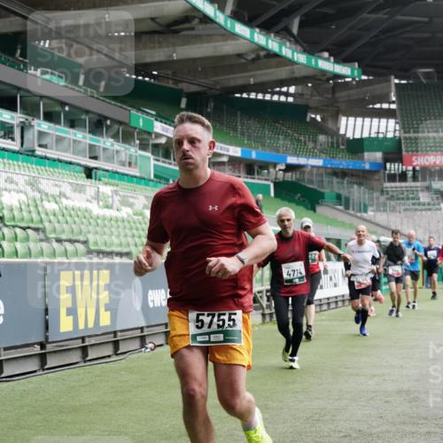 05.10.2025 - 20. swb-Marathon Bremen Michael Burmester http://msf.ph/oto/9330585 05.10.2025 13:02:43 Laufen im Stadion 97, 293, 518, 616, 721, 729, 764, 828, 843, 921, 1121, 1405, 1670, 1704, 1733, 1744, 1836, 1899, 1924, 1944, 2143, 2272, 2306, 2357, 2393, 2772, 2774, 2984, 3217, 3424, 3861, 3917, 3926, 3930, 4026, 4129, 4321, 4322, 4444, 4464, 4477, 4481, 4564, 4688, 4714, 4817, 4847, 4885, 4985, 5652, 5755, 5884, 5893, 6325, 6328, 6382, 6666, 7217, 7407, 7433, 7659, 8375, 8526, 8957, 428, 772, 1030, 1256, 1348, 1361, 1452, 1759, 1856, 2245, 2555, 2796, 2910 meine-sportfotos.de