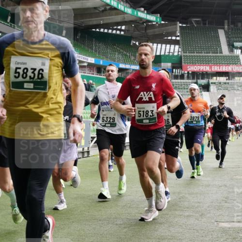 05.10.2025 - 20. swb-Marathon Bremen Michael Burmester http://msf.ph/oto/9330587 05.10.2025 13:00:43 Laufen im Stadion 47, 52, 72, 271, 283, 491, 498, 575, 627, 694, 1017, 1116, 1182, 1273, 1423, 1471, 1606, 1806, 1968, 1973, 1998, 2007, 2196, 2369, 2446, 2504, 2518, 2661, 2668, 2706, 2745, 2806, 2822, 2915, 3040, 3160, 3177, 3237, 3293, 3360, 3549, 3604, 3605, 3979, 4034, 4035, 4046, 4202, 4216, 4263, 4502, 4592, 4661, 4788, 4824, 4879, 5011, 5183, 5272, 5329, 5610, 5627, 5663, 5836, 5841, 6027, 6057, 6208, 6389, 6440, 6523, 6636, 6704, 6762, 6881, 7537, 7598 meine-sportfotos.de