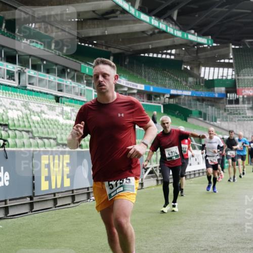05.10.2025 - 20. swb-Marathon Bremen Michael Burmester http://msf.ph/oto/9330588 05.10.2025 13:02:43 Laufen im Stadion 97, 293, 518, 616, 721, 729, 764, 828, 843, 921, 1121, 1405, 1670, 1704, 1733, 1744, 1836, 1899, 1924, 1944, 2143, 2272, 2306, 2357, 2393, 2772, 2774, 2984, 3217, 3424, 3861, 3917, 3926, 3930, 4026, 4129, 4321, 4322, 4444, 4464, 4477, 4481, 4564, 4688, 4714, 4817, 4847, 4885, 4985, 5652, 5755, 5884, 5893, 6325, 6328, 6382, 6666, 7217, 7407, 7433, 7659, 8375, 8526, 8957, 428, 772, 1030, 1256, 1348, 1361, 1452, 1759, 1856, 2245, 2555, 2796, 2910 meine-sportfotos.de