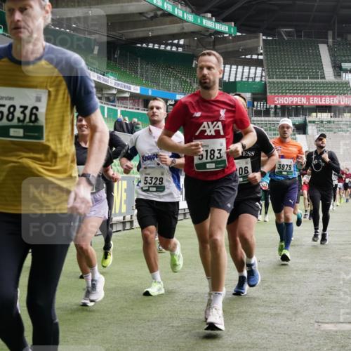 05.10.2025 - 20. swb-Marathon Bremen Michael Burmester http://msf.ph/oto/9330591 05.10.2025 13:00:44 Laufen im Stadion 47, 52, 72, 156, 271, 283, 491, 498, 575, 627, 694, 1017, 1116, 1182, 1273, 1423, 1471, 1606, 1806, 1968, 1973, 1998, 2007, 2196, 2369, 2446, 2504, 2518, 2661, 2668, 2706, 2745, 2806, 2822, 2915, 3040, 3160, 3177, 3237, 3293, 3360, 3549, 3604, 3605, 3979, 4034, 4035, 4046, 4202, 4216, 4263, 4502, 4592, 4661, 4788, 4879, 5011, 5183, 5272, 5329, 5610, 5627, 5663, 5836, 5841, 6027, 6057, 6208, 6389, 6440, 6523, 6636, 6704, 6762, 6881, 7537 meine-sportfotos.de