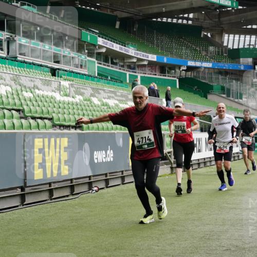 05.10.2025 - 20. swb-Marathon Bremen Michael Burmester http://msf.ph/oto/9330597 05.10.2025 13:02:44 Laufen im Stadion 97, 293, 518, 616, 721, 729, 764, 828, 843, 921, 1121, 1405, 1670, 1704, 1733, 1744, 1836, 1899, 1924, 1944, 2143, 2272, 2306, 2357, 2393, 2772, 2774, 2984, 3147, 3217, 3424, 3861, 3917, 3926, 3930, 4026, 4129, 4321, 4322, 4444, 4464, 4477, 4481, 4564, 4688, 4714, 4817, 4847, 4885, 4985, 5652, 5755, 5884, 5893, 6215, 6325, 6328, 6382, 6481, 6666, 7217, 7407, 7433, 7659, 8375, 8526, 8957, 428, 772, 1030, 1256, 1348, 1361, 1452, 1759, 1856, 1899, 2245, 2306, 2555, 2796, 2910 meine-sportfotos.de