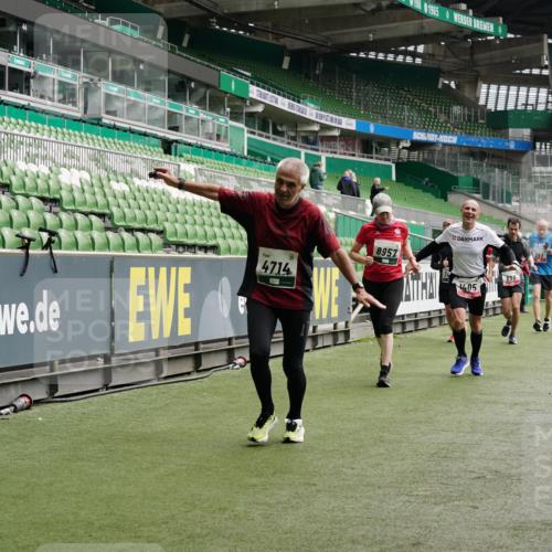 05.10.2025 - 20. swb-Marathon Bremen Michael Burmester http://msf.ph/oto/9330601 05.10.2025 13:02:45 Laufen im Stadion 97, 293, 518, 616, 721, 729, 764, 828, 843, 921, 1121, 1405, 1670, 1704, 1733, 1744, 1836, 1924, 1944, 2143, 2272, 2357, 2393, 2772, 2774, 2984, 3147, 3217, 3424, 3861, 3917, 3926, 3930, 4026, 4129, 4321, 4322, 4464, 4477, 4481, 4564, 4688, 4714, 4817, 4847, 4885, 4985, 5652, 5755, 5884, 5893, 6215, 6325, 6328, 6382, 6481, 6666, 7217, 7407, 7433, 7659, 8375, 8526, 8957, 428, 772, 1030, 1256, 1348, 1452, 1856, 1899, 2143, 2245, 2306, 2555, 2796, 2910 meine-sportfotos.de