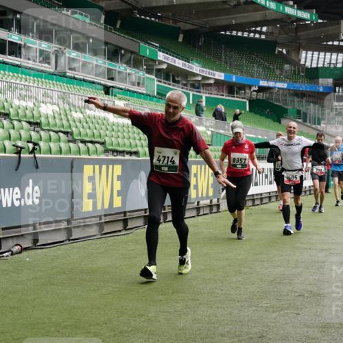 05.10.2025 - 20. swb-Marathon Bremen Michael Burmester http://msf.ph/oto/9330605 05.10.2025 13:02:45 Laufen im Stadion 97, 293, 518, 616, 721, 729, 764, 828, 843, 921, 1121, 1405, 1670, 1704, 1733, 1744, 1836, 1924, 1944, 2143, 2272, 2357, 2393, 2772, 2774, 2984, 3147, 3217, 3424, 3861, 3917, 3926, 3930, 4026, 4129, 4321, 4322, 4464, 4477, 4481, 4564, 4688, 4714, 4817, 4847, 4885, 4985, 5652, 5755, 5884, 5893, 6215, 6325, 6328, 6382, 6481, 6666, 7217, 7407, 7433, 7659, 8375, 8526, 8957, 428, 772, 1030, 1256, 1348, 1452, 1856, 1899, 2143, 2245, 2306, 2555, 2796, 2910 meine-sportfotos.de