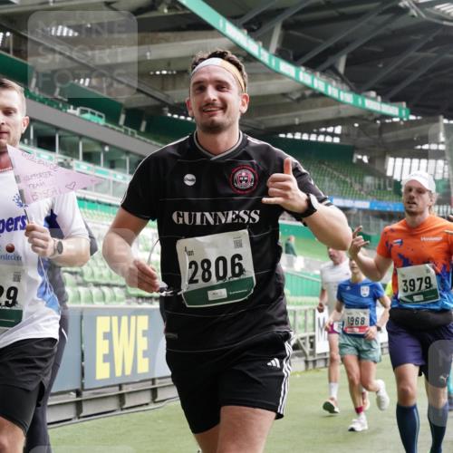 05.10.2025 - 20. swb-Marathon Bremen Michael Burmester http://msf.ph/oto/9330610 05.10.2025 13:00:45 Laufen im Stadion 47, 52, 72, 156, 271, 283, 491, 498, 575, 627, 694, 1017, 1116, 1182, 1273, 1423, 1471, 1606, 1806, 1968, 1973, 1998, 2007, 2196, 2330, 2369, 2446, 2504, 2518, 2661, 2668, 2706, 2745, 2806, 2822, 2915, 3040, 3160, 3177, 3237, 3293, 3360, 3549, 3604, 3605, 3979, 4034, 4035, 4046, 4202, 4216, 4263, 4502, 4592, 4661, 4788, 4879, 5011, 5121, 5183, 5272, 5329, 5610, 5627, 5663, 5836, 5841, 6027, 6057, 6208, 6389, 6440, 6523, 6636, 6704, 6762 meine-sportfotos.de