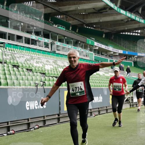 05.10.2025 - 20. swb-Marathon Bremen Michael Burmester http://msf.ph/oto/9330613 05.10.2025 13:02:46 Laufen im Stadion 97, 293, 518, 616, 721, 729, 764, 828, 843, 921, 1121, 1405, 1568, 1670, 1704, 1733, 1744, 1836, 1924, 1944, 2272, 2357, 2393, 2772, 2774, 2984, 3147, 3217, 3424, 3861, 3917, 3926, 3930, 4026, 4129, 4321, 4322, 4464, 4477, 4481, 4564, 4688, 4714, 4817, 4847, 4885, 4985, 5652, 5755, 5884, 5893, 6215, 6325, 6328, 6382, 6481, 6666, 7217, 7407, 7433, 7659, 8375, 8526, 8957, 428, 772, 1030, 1256, 1348, 1452, 1856, 1899, 2143, 2245, 2306, 2555, 2796, 2910 meine-sportfotos.de