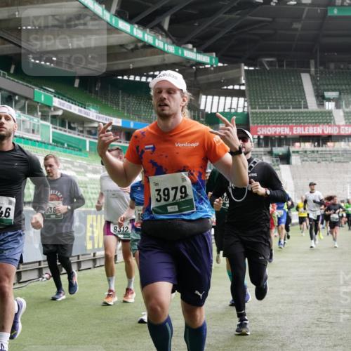 05.10.2025 - 20. swb-Marathon Bremen Michael Burmester http://msf.ph/oto/9330614 05.10.2025 13:00:46 Laufen im Stadion 47, 52, 72, 156, 271, 283, 491, 498, 575, 627, 694, 1017, 1116, 1182, 1273, 1423, 1471, 1606, 1806, 1968, 1973, 1998, 2007, 2196, 2330, 2369, 2446, 2504, 2518, 2661, 2668, 2706, 2745, 2806, 2822, 2915, 3040, 3160, 3177, 3209, 3237, 3293, 3360, 3549, 3604, 3605, 3979, 4034, 4035, 4046, 4202, 4216, 4263, 4502, 4592, 4661, 4788, 4879, 5011, 5121, 5183, 5272, 5329, 5414, 5610, 5627, 5663, 5727, 5836, 5841, 6027, 6057, 6208, 6389, 6440, 6523, 6636, 6704, 6762 meine-sportfotos.de