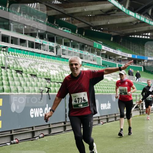 05.10.2025 - 20. swb-Marathon Bremen Michael Burmester http://msf.ph/oto/9330618 05.10.2025 13:02:46 Laufen im Stadion 97, 293, 518, 616, 721, 729, 764, 828, 843, 921, 1121, 1405, 1568, 1670, 1704, 1733, 1744, 1836, 1924, 1944, 2272, 2357, 2393, 2772, 2774, 2984, 3147, 3217, 3424, 3861, 3917, 3926, 3930, 4026, 4129, 4321, 4322, 4464, 4477, 4481, 4564, 4688, 4714, 4817, 4847, 4885, 4985, 5652, 5755, 5884, 5893, 6215, 6325, 6328, 6382, 6481, 6666, 7217, 7407, 7433, 7659, 8375, 8526, 8957, 428, 772, 1030, 1256, 1348, 1452, 1856, 1899, 2143, 2245, 2306, 2555, 2796, 2910 meine-sportfotos.de