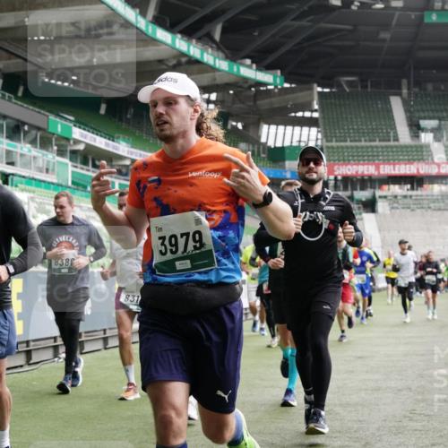 05.10.2025 - 20. swb-Marathon Bremen Michael Burmester http://msf.ph/oto/9330621 05.10.2025 13:00:46 Laufen im Stadion 47, 52, 72, 156, 271, 283, 491, 498, 575, 627, 694, 1017, 1116, 1182, 1273, 1423, 1471, 1606, 1806, 1968, 1973, 1998, 2007, 2196, 2330, 2369, 2446, 2504, 2518, 2661, 2668, 2706, 2745, 2806, 2822, 2915, 3040, 3160, 3177, 3209, 3237, 3293, 3360, 3549, 3604, 3605, 3979, 4034, 4035, 4046, 4202, 4216, 4263, 4502, 4592, 4661, 4788, 4879, 5011, 5121, 5183, 5272, 5329, 5414, 5610, 5627, 5663, 5727, 5836, 5841, 6027, 6057, 6208, 6389, 6440, 6523, 6636, 6704, 6762 meine-sportfotos.de
