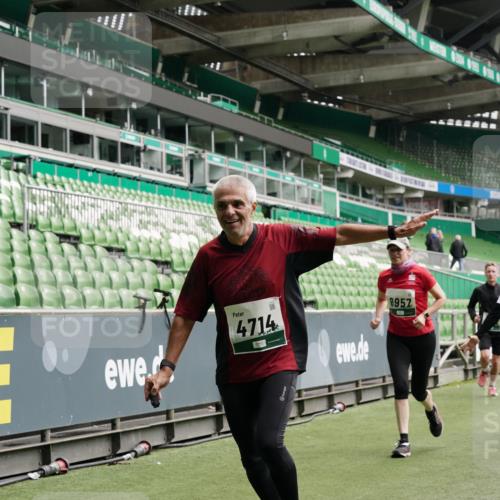 05.10.2025 - 20. swb-Marathon Bremen Michael Burmester http://msf.ph/oto/9330622 05.10.2025 13:02:46 Laufen im Stadion 97, 293, 518, 616, 721, 729, 764, 828, 843, 921, 1121, 1405, 1568, 1670, 1704, 1733, 1744, 1836, 1924, 1944, 2272, 2357, 2393, 2772, 2774, 2984, 3147, 3217, 3424, 3861, 3917, 3926, 3930, 4026, 4129, 4321, 4322, 4464, 4477, 4481, 4564, 4688, 4714, 4817, 4847, 4885, 4985, 5652, 5755, 5884, 5893, 6215, 6325, 6328, 6382, 6481, 6666, 7217, 7407, 7433, 7659, 8375, 8526, 8957, 428, 772, 1030, 1256, 1348, 1452, 1856, 1899, 2143, 2245, 2306, 2555, 2796, 2910 meine-sportfotos.de
