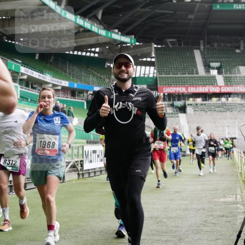 05.10.2025 - 20. swb-Marathon Bremen Michael Burmester http://msf.ph/oto/9330629 05.10.2025 13:00:47 Laufen im Stadion 47, 52, 72, 156, 271, 283, 491, 498, 575, 627, 694, 1017, 1116, 1182, 1273, 1423, 1471, 1606, 1806, 1968, 1973, 1998, 2007, 2196, 2330, 2369, 2446, 2504, 2518, 2661, 2668, 2706, 2745, 2806, 2822, 2915, 3040, 3160, 3177, 3209, 3237, 3293, 3360, 3549, 3604, 3605, 3979, 4034, 4035, 4046, 4202, 4216, 4263, 4502, 4592, 4661, 4788, 4879, 5011, 5121, 5183, 5272, 5329, 5414, 5610, 5627, 5663, 5727, 5836, 5841, 6027, 6057, 6208, 6389, 6440, 6523, 6636, 6704, 6762 meine-sportfotos.de