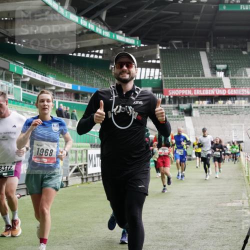05.10.2025 - 20. swb-Marathon Bremen Michael Burmester http://msf.ph/oto/9330633 05.10.2025 13:00:47 Laufen im Stadion 47, 52, 72, 156, 271, 283, 491, 498, 575, 627, 694, 1017, 1116, 1182, 1273, 1423, 1471, 1606, 1806, 1968, 1973, 1998, 2007, 2196, 2330, 2369, 2446, 2504, 2518, 2661, 2668, 2706, 2745, 2806, 2822, 2915, 3040, 3160, 3177, 3209, 3237, 3293, 3360, 3549, 3604, 3605, 3979, 4034, 4035, 4046, 4202, 4216, 4263, 4502, 4592, 4661, 4788, 4879, 5011, 5121, 5183, 5272, 5329, 5414, 5610, 5627, 5663, 5727, 5836, 5841, 6027, 6057, 6208, 6389, 6440, 6523, 6636, 6704, 6762 meine-sportfotos.de