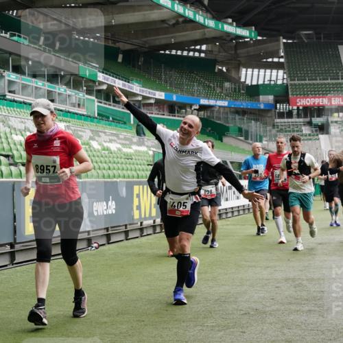 05.10.2025 - 20. swb-Marathon Bremen Michael Burmester http://msf.ph/oto/9330634 05.10.2025 13:02:47 Laufen im Stadion 97, 293, 518, 616, 721, 729, 764, 828, 843, 921, 1121, 1405, 1568, 1670, 1704, 1733, 1744, 1836, 1924, 1944, 2272, 2357, 2393, 2772, 2774, 2984, 3019, 3147, 3217, 3424, 3861, 3917, 3926, 3930, 4026, 4129, 4321, 4322, 4464, 4477, 4481, 4564, 4688, 4714, 4817, 4847, 4885, 4985, 5652, 5755, 5884, 5893, 6215, 6325, 6328, 6382, 6481, 6666, 7217, 7407, 7433, 7659, 8375, 8526, 8957, 428, 772, 1030, 1256, 1348, 1452, 1856, 1899, 2143, 2245, 2306, 2910 meine-sportfotos.de