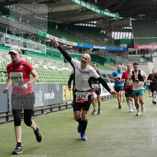 05.10.2025 - 20. swb-Marathon Bremen Michael Burmester http://msf.ph/oto/9330639 05.10.2025 13:02:47 Laufen im Stadion 97, 293, 518, 616, 721, 729, 764, 828, 843, 921, 1121, 1405, 1568, 1670, 1704, 1733, 1744, 1836, 1924, 1944, 2272, 2357, 2393, 2772, 2774, 2984, 3019, 3147, 3217, 3424, 3861, 3917, 3926, 3930, 4026, 4129, 4321, 4322, 4464, 4477, 4481, 4564, 4688, 4714, 4817, 4847, 4885, 4985, 5652, 5755, 5884, 5893, 6215, 6325, 6328, 6382, 6481, 6666, 7217, 7407, 7433, 7659, 8375, 8526, 8957, 428, 772, 1030, 1256, 1348, 1452, 1856, 1899, 2143, 2245, 2306, 2910 meine-sportfotos.de