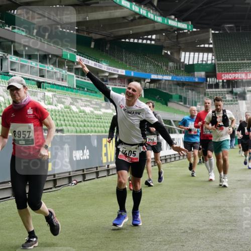05.10.2025 - 20. swb-Marathon Bremen Michael Burmester http://msf.ph/oto/9330643 05.10.2025 13:02:47 Laufen im Stadion 97, 293, 518, 616, 721, 729, 764, 828, 843, 921, 1121, 1405, 1568, 1670, 1704, 1733, 1744, 1836, 1924, 1944, 2272, 2357, 2393, 2772, 2774, 2984, 3019, 3147, 3217, 3424, 3861, 3917, 3926, 3930, 4026, 4129, 4321, 4322, 4464, 4477, 4481, 4564, 4688, 4714, 4817, 4847, 4885, 4985, 5652, 5755, 5884, 5893, 6215, 6325, 6328, 6382, 6481, 6666, 7217, 7407, 7433, 7659, 8375, 8526, 8957, 428, 772, 1030, 1256, 1348, 1452, 1856, 1899, 2143, 2245, 2306, 2910 meine-sportfotos.de