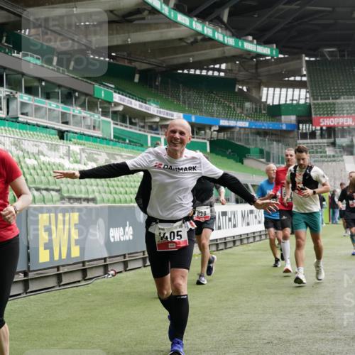 05.10.2025 - 20. swb-Marathon Bremen Michael Burmester http://msf.ph/oto/9330647 05.10.2025 13:02:48 Laufen im Stadion 97, 293, 518, 616, 721, 729, 764, 828, 843, 921, 1121, 1405, 1568, 1670, 1704, 1733, 1744, 1836, 1924, 1944, 2272, 2357, 2393, 2772, 2774, 2984, 3019, 3147, 3217, 3424, 3861, 3917, 3930, 4026, 4129, 4321, 4322, 4464, 4477, 4481, 4688, 4714, 4817, 4847, 4885, 4985, 5652, 5755, 5884, 5893, 6215, 6325, 6328, 6382, 6481, 6666, 7217, 7407, 7433, 7659, 8375, 8526, 8957, 428, 772, 1030, 1256, 1348, 1452, 1856, 1899, 2143, 2245, 2306, 2910 meine-sportfotos.de