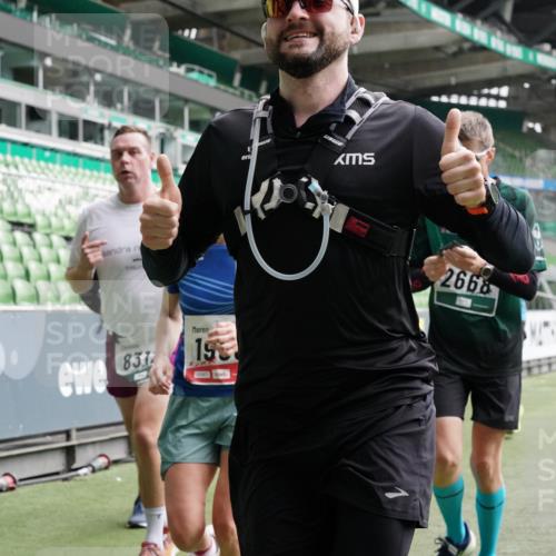 05.10.2025 - 20. swb-Marathon Bremen Michael Burmester http://msf.ph/oto/9330648 05.10.2025 13:00:48 Laufen im Stadion 47, 52, 58, 72, 156, 271, 283, 491, 498, 575, 694, 1017, 1116, 1182, 1273, 1423, 1471, 1606, 1806, 1968, 1973, 1998, 2007, 2196, 2330, 2369, 2446, 2504, 2518, 2661, 2668, 2706, 2712, 2745, 2806, 2822, 2915, 3040, 3160, 3177, 3209, 3237, 3293, 3360, 3549, 3604, 3605, 3979, 4034, 4035, 4046, 4128, 4202, 4216, 4263, 4502, 4592, 4661, 4788, 4879, 5011, 5048, 5121, 5183, 5272, 5329, 5414, 5610, 5627, 5663, 5727, 5836, 5841, 6027, 6057, 6208, 6389, 6440, 6523, 6636, 6704, 6762 meine-sportfotos.de
