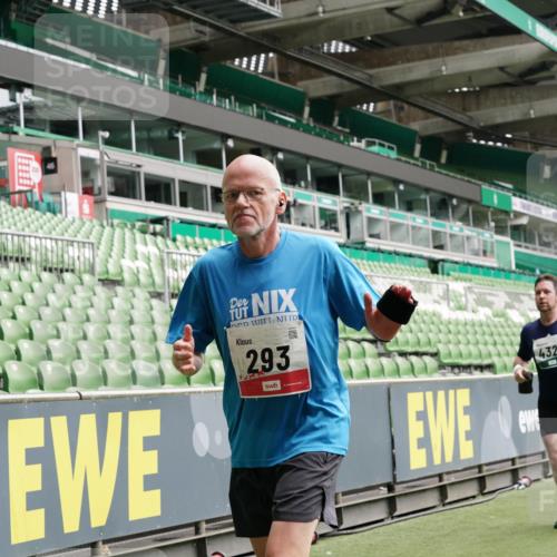 05.10.2025 - 20. swb-Marathon Bremen Michael Burmester http://msf.ph/oto/9330688 05.10.2025 13:02:53 Laufen im Stadion 97, 227, 293, 375, 518, 616, 721, 729, 764, 828, 843, 921, 1121, 1405, 1568, 1670, 1704, 1733, 1836, 1944, 2272, 2357, 2393, 2407, 2772, 2774, 2960, 2984, 3019, 3147, 3217, 3424, 3861, 3917, 4026, 4129, 4321, 4322, 4464, 4477, 4481, 4688, 4714, 4817, 4847, 4885, 4985, 5527, 5652, 5755, 5884, 6215, 6325, 6328, 6382, 6417, 6481, 6666, 7217, 7407, 7433, 7540, 7659, 8375, 8526, 8957, 772, 1030, 1256, 1348, 1452, 1744, 1856, 1899, 1924, 2143, 2306, 2910 meine-sportfotos.de