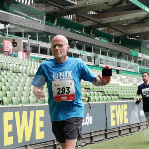 05.10.2025 - 20. swb-Marathon Bremen Michael Burmester http://msf.ph/oto/9330690 05.10.2025 13:02:53 Laufen im Stadion 97, 227, 293, 375, 518, 616, 721, 729, 764, 828, 843, 921, 1121, 1405, 1568, 1670, 1704, 1733, 1836, 1944, 2272, 2357, 2393, 2407, 2772, 2774, 2960, 2984, 3019, 3147, 3217, 3424, 3861, 3917, 4026, 4129, 4321, 4322, 4464, 4477, 4481, 4688, 4714, 4817, 4847, 4885, 4985, 5527, 5652, 5755, 5884, 6215, 6325, 6328, 6382, 6417, 6481, 6666, 7217, 7407, 7433, 7540, 7659, 8375, 8526, 8957, 772, 1030, 1256, 1348, 1452, 1744, 1856, 1899, 1924, 2143, 2306, 2910 meine-sportfotos.de