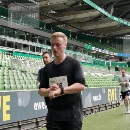 05.10.2025 - 20. swb-Marathon Bremen Michael Burmester http://msf.ph/oto/9330700 05.10.2025 13:02:54 Laufen im Stadion 97, 227, 293, 375, 518, 616, 721, 729, 764, 828, 843, 921, 1121, 1405, 1568, 1670, 1704, 1733, 1836, 1944, 2272, 2357, 2393, 2407, 2772, 2774, 2960, 2984, 3019, 3147, 3217, 3424, 3861, 3917, 4026, 4129, 4321, 4322, 4464, 4477, 4481, 4688, 4714, 4817, 4847, 4885, 4985, 5527, 5652, 5755, 5867, 5884, 6215, 6325, 6328, 6382, 6417, 6481, 6666, 7217, 7315, 7316, 7407, 7433, 7540, 7659, 8375, 8526, 8957, 772, 1030, 1256, 1348, 1452, 1744, 1856, 1899, 1924, 2143, 2272, 2306, 2910 meine-sportfotos.de