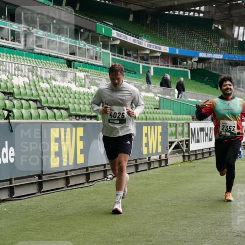 05.10.2025 - 20. swb-Marathon Bremen Michael Burmester http://msf.ph/oto/9330704 05.10.2025 13:02:56 Laufen im Stadion 97, 227, 293, 375, 518, 616, 721, 729, 764, 828, 921, 1121, 1405, 1568, 1670, 1704, 1733, 1836, 1944, 2357, 2393, 2407, 2772, 2774, 2960, 2984, 3019, 3147, 3217, 3424, 3917, 4026, 4129, 4321, 4322, 4464, 4477, 4481, 4688, 4714, 4769, 4817, 4847, 4885, 4985, 5527, 5652, 5755, 5867, 5884, 6215, 6325, 6382, 6417, 6481, 6666, 7217, 7315, 7316, 7407, 7433, 7540, 7653, 7659, 8375, 8526, 8957, 772, 843, 1030, 1256, 1348, 1452, 1744, 1856, 1899, 1924, 2143, 2272, 2306, 2910 meine-sportfotos.de