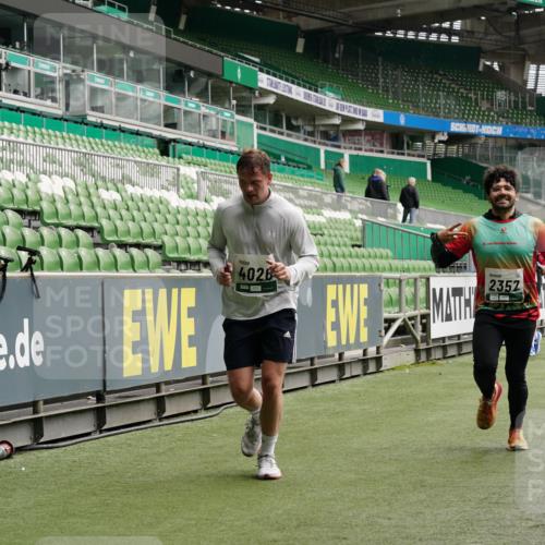 05.10.2025 - 20. swb-Marathon Bremen Michael Burmester http://msf.ph/oto/9330706 05.10.2025 13:02:56 Laufen im Stadion 97, 227, 293, 375, 518, 616, 721, 729, 764, 828, 921, 1121, 1405, 1568, 1670, 1704, 1733, 1836, 1944, 2357, 2393, 2407, 2772, 2774, 2960, 2984, 3019, 3147, 3217, 3424, 3917, 4026, 4129, 4321, 4322, 4464, 4477, 4481, 4688, 4714, 4769, 4817, 4847, 4885, 4985, 5527, 5652, 5755, 5867, 5884, 6215, 6325, 6382, 6417, 6481, 6666, 7217, 7315, 7316, 7407, 7433, 7540, 7653, 7659, 8375, 8526, 8957, 772, 843, 1030, 1256, 1348, 1452, 1744, 1856, 1899, 1924, 2143, 2272, 2306, 2910 meine-sportfotos.de