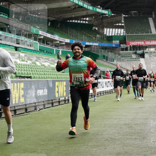 05.10.2025 - 20. swb-Marathon Bremen Michael Burmester http://msf.ph/oto/9330712 05.10.2025 13:02:57 Laufen im Stadion 97, 227, 293, 375, 518, 616, 721, 729, 764, 828, 921, 1121, 1405, 1568, 1670, 1704, 1733, 1836, 1944, 2357, 2393, 2407, 2597, 2772, 2774, 2960, 2984, 3019, 3147, 3217, 3424, 3917, 4026, 4129, 4321, 4322, 4464, 4481, 4688, 4714, 4769, 4817, 4847, 4885, 4985, 5431, 5527, 5652, 5755, 5867, 5884, 6215, 6325, 6417, 6481, 6666, 7217, 7315, 7316, 7407, 7433, 7540, 7653, 7659, 8375, 8526, 8957, 772, 843, 1030, 1256, 1348, 1452, 1744, 1856, 1899, 1924, 2143, 2272, 2306, 2910, 3217 meine-sportfotos.de
