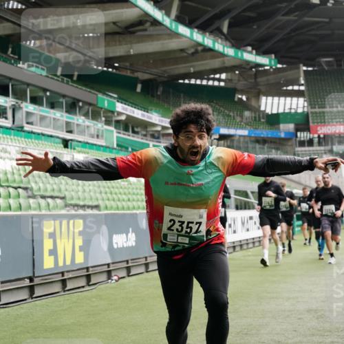 05.10.2025 - 20. swb-Marathon Bremen Michael Burmester http://msf.ph/oto/9330720 05.10.2025 13:02:58 Laufen im Stadion 97, 227, 293, 375, 518, 616, 721, 729, 764, 828, 921, 1121, 1405, 1568, 1670, 1704, 1733, 1836, 1944, 2357, 2393, 2407, 2597, 2772, 2774, 2960, 2984, 3019, 3147, 3424, 3917, 4026, 4129, 4321, 4322, 4464, 4481, 4688, 4714, 4769, 4817, 4847, 4885, 4985, 5431, 5527, 5652, 5755, 5763, 5867, 5884, 6215, 6325, 6417, 6481, 6666, 7217, 7315, 7316, 7407, 7433, 7540, 7653, 7659, 8375, 8526, 8957, 772, 843, 1030, 1256, 1348, 1452, 1744, 1856, 1899, 1924, 2143, 2272, 2306, 2910, 3217 meine-sportfotos.de
