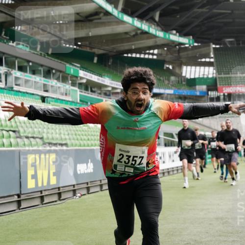 05.10.2025 - 20. swb-Marathon Bremen Michael Burmester http://msf.ph/oto/9330722 05.10.2025 13:02:58 Laufen im Stadion 97, 227, 293, 375, 518, 616, 721, 729, 764, 828, 921, 1121, 1405, 1568, 1670, 1704, 1733, 1836, 1944, 2357, 2393, 2407, 2597, 2772, 2774, 2960, 2984, 3019, 3147, 3424, 3917, 4026, 4129, 4321, 4322, 4464, 4481, 4688, 4714, 4769, 4817, 4847, 4885, 4985, 5431, 5527, 5652, 5755, 5763, 5867, 5884, 6215, 6325, 6417, 6481, 6666, 7217, 7315, 7316, 7407, 7433, 7540, 7653, 7659, 8375, 8526, 8957, 772, 843, 1030, 1256, 1348, 1452, 1744, 1856, 1899, 1924, 2143, 2272, 2306, 2910, 3217 meine-sportfotos.de