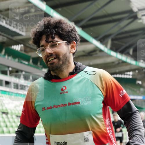 05.10.2025 - 20. swb-Marathon Bremen Michael Burmester http://msf.ph/oto/9330734 05.10.2025 13:02:59 Laufen im Stadion 97, 227, 293, 375, 518, 616, 721, 729, 764, 828, 921, 1121, 1405, 1568, 1670, 1704, 1705, 1733, 1836, 1944, 2357, 2393, 2407, 2597, 2772, 2774, 2960, 2984, 3019, 3147, 3424, 3917, 4026, 4129, 4321, 4322, 4464, 4481, 4714, 4769, 4817, 4847, 4885, 4985, 5431, 5527, 5652, 5755, 5763, 5867, 5884, 6215, 6325, 6417, 6481, 6666, 7217, 7315, 7316, 7407, 7433, 7540, 7653, 7659, 8375, 8526, 8957, 843, 1256, 1348, 1452, 1744, 1856, 1899, 1924, 2143, 2272, 2306, 3217, 4847 meine-sportfotos.de