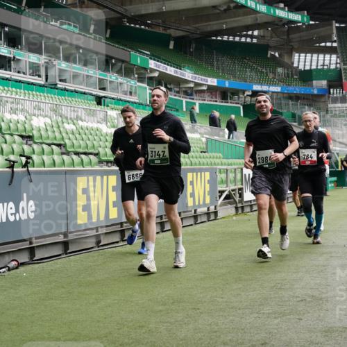 05.10.2025 - 20. swb-Marathon Bremen Michael Burmester http://msf.ph/oto/9330738 05.10.2025 13:03:01 Laufen im Stadion 97, 227, 293, 375, 518, 616, 721, 729, 764, 828, 921, 1121, 1178, 1405, 1425, 1469, 1568, 1670, 1704, 1705, 1733, 1836, 1944, 2357, 2393, 2407, 2597, 2772, 2774, 2791, 2960, 2984, 3019, 3147, 3424, 3917, 4026, 4129, 4321, 4322, 4464, 4481, 4714, 4769, 4817, 4885, 5431, 5527, 5652, 5755, 5763, 5867, 5884, 6215, 6325, 6417, 6481, 6666, 7217, 7315, 7316, 7407, 7433, 7540, 7653, 7659, 8375, 8526, 8957, 843, 1256, 1744, 1856, 1899, 1924, 2143, 2272, 2306, 3217, 4847 meine-sportfotos.de