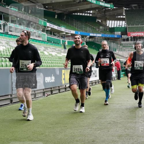 05.10.2025 - 20. swb-Marathon Bremen Michael Burmester http://msf.ph/oto/9330741 05.10.2025 13:03:01 Laufen im Stadion 97, 227, 293, 375, 518, 616, 721, 729, 764, 828, 921, 1121, 1178, 1405, 1425, 1469, 1568, 1670, 1704, 1705, 1733, 1836, 1944, 2357, 2393, 2407, 2597, 2772, 2774, 2791, 2960, 2984, 3019, 3147, 3424, 3917, 4026, 4129, 4321, 4322, 4464, 4481, 4714, 4769, 4817, 4885, 5431, 5527, 5652, 5755, 5763, 5867, 5884, 6215, 6325, 6417, 6481, 6666, 7217, 7315, 7316, 7407, 7433, 7540, 7653, 7659, 8375, 8526, 8957, 843, 1256, 1744, 1856, 1899, 1924, 2143, 2272, 2306, 3217, 4847 meine-sportfotos.de
