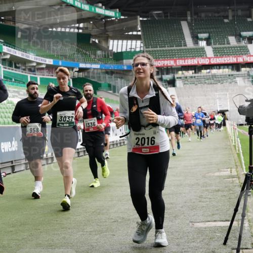 05.10.2025 - 20. swb-Marathon Bremen Michael Burmester http://msf.ph/oto/9330742 05.10.2025 13:03:42 Laufen im Stadion 227, 375, 396, 414, 527, 592, 725, 764, 898, 958, 1019, 1067, 1178, 1275, 1331, 1336, 1425, 1469, 1507, 1514, 1568, 1670, 1695, 1705, 1836, 1975, 2016, 2339, 2375, 2407, 2567, 2597, 2696, 2791, 2960, 2984, 3019, 3037, 3072, 3147, 3313, 3485, 4053, 4087, 4453, 4462, 4528, 4651, 4767, 4769, 4793, 5043, 5137, 5162, 5236, 5410, 5431, 5489, 5523, 5527, 5763, 5867, 5966, 6011, 6138, 6145, 6215, 6414, 6417, 6447, 6481, 6529, 6584, 6635, 7315, 7316, 7540, 7607, 7653, 293, 721 meine-sportfotos.de