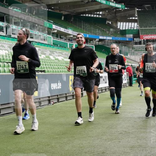 05.10.2025 - 20. swb-Marathon Bremen Michael Burmester http://msf.ph/oto/9330745 05.10.2025 13:03:01 Laufen im Stadion 97, 227, 293, 375, 518, 616, 721, 729, 764, 828, 921, 1121, 1178, 1405, 1425, 1469, 1568, 1670, 1704, 1705, 1733, 1836, 1944, 2357, 2393, 2407, 2597, 2772, 2774, 2791, 2960, 2984, 3019, 3147, 3424, 3917, 4026, 4129, 4321, 4322, 4464, 4481, 4714, 4769, 4817, 4885, 5431, 5527, 5652, 5755, 5763, 5867, 5884, 6215, 6325, 6417, 6481, 6666, 7217, 7315, 7316, 7407, 7433, 7540, 7653, 7659, 8375, 8526, 8957, 843, 1256, 1744, 1856, 1899, 1924, 2143, 2272, 2306, 3217, 4847 meine-sportfotos.de