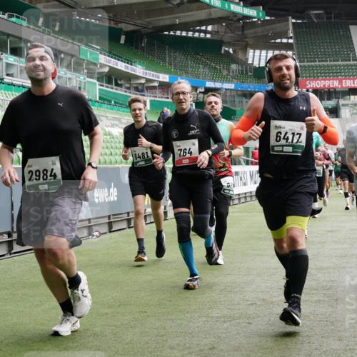 05.10.2025 - 20. swb-Marathon Bremen Michael Burmester http://msf.ph/oto/9330766 05.10.2025 13:03:02 Laufen im Stadion 97, 227, 293, 375, 396, 518, 527, 616, 721, 729, 764, 828, 921, 1121, 1178, 1405, 1425, 1469, 1568, 1670, 1704, 1705, 1733, 1836, 1944, 2357, 2393, 2407, 2597, 2696, 2772, 2774, 2791, 2960, 2984, 3019, 3147, 3424, 3917, 4026, 4129, 4321, 4322, 4464, 4481, 4714, 4769, 4817, 4885, 5431, 5527, 5755, 5763, 5867, 5884, 6215, 6325, 6417, 6481, 6666, 7217, 7315, 7316, 7407, 7433, 7540, 7653, 7659, 8375, 8526, 8957, 843, 921, 1744, 1856, 1899, 1924, 2143, 2272, 2306, 2774, 3217, 4847 meine-sportfotos.de