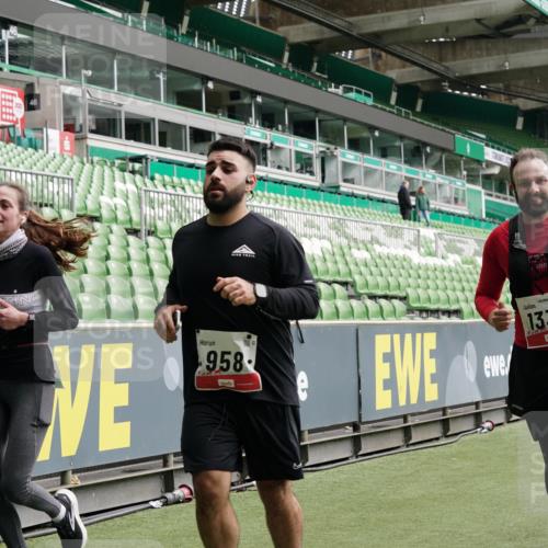 05.10.2025 - 20. swb-Marathon Bremen Michael Burmester http://msf.ph/oto/9330769 05.10.2025 13:03:44 Laufen im Stadion 227, 360, 375, 396, 414, 527, 592, 725, 898, 958, 1019, 1067, 1178, 1275, 1331, 1336, 1413, 1425, 1469, 1507, 1514, 1568, 1695, 1705, 1975, 2016, 2339, 2375, 2407, 2567, 2597, 2696, 2791, 2960, 3019, 3037, 3072, 3147, 3313, 3485, 4053, 4087, 4335, 4453, 4462, 4528, 4651, 4767, 4769, 4793, 5043, 5137, 5162, 5236, 5410, 5431, 5489, 5523, 5527, 5763, 5867, 5966, 6011, 6138, 6145, 6215, 6414, 6417, 6447, 6481, 6529, 6584, 6635, 7315, 7316, 7540, 7607, 7653, 293, 721 meine-sportfotos.de