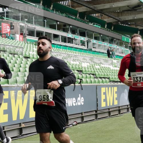 05.10.2025 - 20. swb-Marathon Bremen Michael Burmester http://msf.ph/oto/9330777 05.10.2025 13:03:44 Laufen im Stadion 227, 360, 375, 396, 414, 527, 592, 725, 898, 958, 1019, 1067, 1178, 1275, 1331, 1336, 1413, 1425, 1469, 1507, 1514, 1568, 1695, 1705, 1975, 2016, 2339, 2375, 2407, 2567, 2597, 2696, 2791, 2960, 3019, 3037, 3072, 3147, 3313, 3485, 4053, 4087, 4335, 4453, 4462, 4528, 4651, 4767, 4769, 4793, 5043, 5137, 5162, 5236, 5410, 5431, 5489, 5523, 5527, 5763, 5867, 5966, 6011, 6138, 6145, 6215, 6414, 6417, 6447, 6481, 6529, 6584, 6635, 7315, 7316, 7540, 7607, 7653, 293, 721 meine-sportfotos.de
