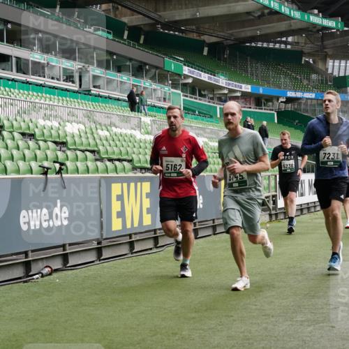 05.10.2025 - 20. swb-Marathon Bremen Michael Burmester http://msf.ph/oto/9330781 05.10.2025 13:03:46 Laufen im Stadion 227, 360, 375, 396, 414, 527, 592, 725, 898, 958, 1019, 1067, 1178, 1275, 1331, 1336, 1413, 1425, 1469, 1507, 1514, 1568, 1695, 1705, 1975, 2016, 2339, 2375, 2407, 2567, 2597, 2696, 2791, 2960, 3019, 3037, 3072, 3313, 3485, 4005, 4053, 4087, 4335, 4453, 4462, 4528, 4651, 4767, 4769, 4793, 5043, 5137, 5162, 5236, 5343, 5410, 5431, 5489, 5523, 5527, 5763, 5867, 5966, 6011, 6138, 6145, 6414, 6417, 6447, 6529, 6584, 6635, 7315, 7316, 7540, 7607, 7653, 293, 721 meine-sportfotos.de