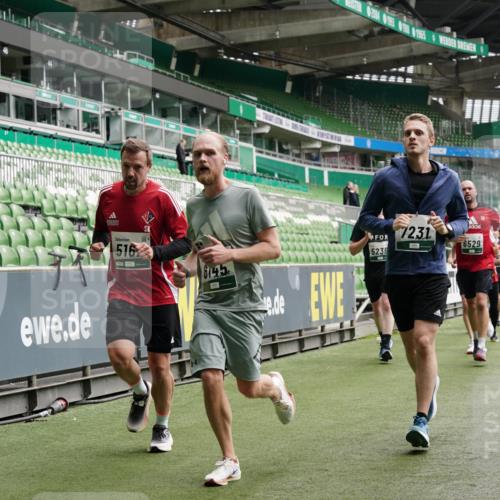 05.10.2025 - 20. swb-Marathon Bremen Michael Burmester http://msf.ph/oto/9330797 05.10.2025 13:03:46 Laufen im Stadion 227, 360, 375, 396, 414, 527, 592, 725, 898, 958, 1019, 1067, 1178, 1275, 1331, 1336, 1413, 1425, 1469, 1507, 1514, 1568, 1695, 1705, 1975, 2016, 2339, 2375, 2407, 2567, 2597, 2696, 2791, 2960, 3019, 3037, 3072, 3313, 3485, 4005, 4053, 4087, 4335, 4453, 4462, 4528, 4651, 4767, 4769, 4793, 5043, 5137, 5162, 5236, 5343, 5410, 5431, 5489, 5523, 5527, 5763, 5867, 5966, 6011, 6138, 6145, 6414, 6417, 6447, 6529, 6584, 6635, 7315, 7316, 7540, 7607, 7653, 293, 721 meine-sportfotos.de