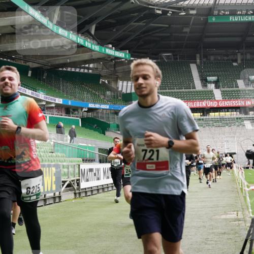 05.10.2025 - 20. swb-Marathon Bremen Michael Burmester http://msf.ph/oto/9330798 05.10.2025 13:03:04 Laufen im Stadion 97, 227, 293, 375, 396, 518, 527, 616, 721, 725, 729, 764, 828, 1121, 1178, 1405, 1425, 1469, 1568, 1670, 1704, 1705, 1733, 1836, 1944, 2357, 2393, 2407, 2597, 2696, 2772, 2791, 2960, 2984, 3019, 3147, 3424, 3917, 4026, 4321, 4322, 4464, 4481, 4714, 4769, 4817, 4885, 5431, 5527, 5755, 5763, 5867, 5884, 6215, 6325, 6417, 6481, 6666, 7217, 7315, 7316, 7407, 7433, 7540, 7607, 7653, 7659, 8375, 8526, 8957, 843, 921, 1744, 1899, 1924, 2143, 2272, 2306, 2774, 3217, 4129, 4847 meine-sportfotos.de