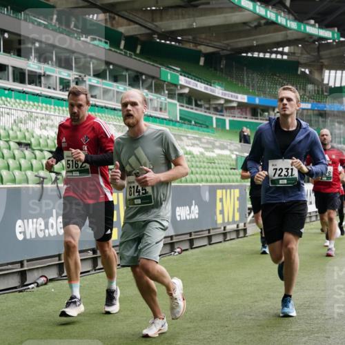 05.10.2025 - 20. swb-Marathon Bremen Michael Burmester http://msf.ph/oto/9330801 05.10.2025 13:03:46 Laufen im Stadion 227, 360, 375, 396, 414, 527, 592, 725, 898, 958, 1019, 1067, 1178, 1275, 1331, 1336, 1413, 1425, 1469, 1507, 1514, 1568, 1695, 1705, 1975, 2016, 2339, 2375, 2407, 2567, 2597, 2696, 2791, 2960, 3019, 3037, 3072, 3313, 3485, 4005, 4053, 4087, 4335, 4453, 4462, 4528, 4651, 4767, 4769, 4793, 5043, 5137, 5162, 5236, 5343, 5410, 5431, 5489, 5523, 5527, 5763, 5867, 5966, 6011, 6138, 6145, 6414, 6417, 6447, 6529, 6584, 6635, 7315, 7316, 7540, 7607, 7653, 293, 721 meine-sportfotos.de
