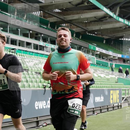 05.10.2025 - 20. swb-Marathon Bremen Michael Burmester http://msf.ph/oto/9330802 05.10.2025 13:03:05 Laufen im Stadion 97, 227, 293, 375, 396, 518, 527, 616, 721, 725, 729, 764, 828, 1121, 1178, 1405, 1425, 1469, 1568, 1670, 1704, 1705, 1733, 1836, 1944, 2357, 2393, 2407, 2597, 2696, 2772, 2791, 2960, 2984, 3019, 3147, 3424, 3917, 4026, 4321, 4322, 4464, 4481, 4714, 4769, 4817, 4885, 5431, 5527, 5755, 5763, 5867, 5884, 6215, 6325, 6417, 6481, 6666, 7217, 7315, 7316, 7407, 7433, 7540, 7607, 7653, 7659, 8375, 8526, 8957, 843, 921, 1744, 1924, 2143, 2272, 2774, 3217, 4129, 4847 meine-sportfotos.de