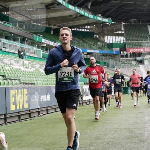 05.10.2025 - 20. swb-Marathon Bremen Michael Burmester http://msf.ph/oto/9330805 05.10.2025 13:03:47 Laufen im Stadion 227, 360, 375, 396, 414, 527, 592, 725, 898, 958, 1019, 1067, 1084, 1178, 1275, 1331, 1336, 1413, 1425, 1468, 1469, 1507, 1514, 1695, 1705, 1975, 2016, 2339, 2375, 2407, 2567, 2597, 2696, 2791, 2960, 3019, 3037, 3072, 3313, 3485, 4005, 4053, 4087, 4335, 4453, 4462, 4528, 4651, 4767, 4769, 4793, 5043, 5137, 5162, 5236, 5343, 5410, 5431, 5489, 5523, 5527, 5763, 5867, 5966, 6011, 6138, 6145, 6414, 6417, 6447, 6529, 6584, 6635, 7315, 7316, 7540, 7607, 7653, 293, 721 meine-sportfotos.de