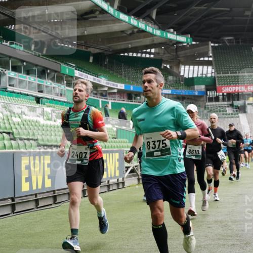 05.10.2025 - 20. swb-Marathon Bremen Michael Burmester http://msf.ph/oto/9330806 05.10.2025 13:03:06 Laufen im Stadion 97, 227, 293, 375, 396, 518, 527, 616, 721, 725, 729, 764, 828, 1121, 1178, 1405, 1425, 1469, 1507, 1568, 1670, 1704, 1705, 1733, 1836, 1944, 2357, 2393, 2407, 2597, 2696, 2772, 2791, 2960, 2984, 3019, 3147, 3313, 3424, 3917, 4026, 4321, 4322, 4464, 4714, 4769, 4817, 4885, 5431, 5527, 5755, 5763, 5867, 5884, 6138, 6215, 6325, 6417, 6481, 6666, 7217, 7315, 7316, 7407, 7433, 7540, 7607, 7653, 7659, 8375, 8526, 8957, 843, 921, 1744, 1924, 2272, 2774, 3217, 4129, 4847 meine-sportfotos.de
