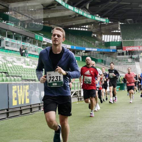 05.10.2025 - 20. swb-Marathon Bremen Michael Burmester http://msf.ph/oto/9330813 05.10.2025 13:03:47 Laufen im Stadion 227, 360, 375, 396, 414, 527, 592, 725, 898, 958, 1019, 1067, 1084, 1178, 1275, 1331, 1336, 1413, 1425, 1468, 1469, 1507, 1514, 1695, 1705, 1975, 2016, 2339, 2375, 2407, 2567, 2597, 2696, 2791, 2960, 3019, 3037, 3072, 3313, 3485, 4005, 4053, 4087, 4335, 4453, 4462, 4528, 4651, 4767, 4769, 4793, 5043, 5137, 5162, 5236, 5343, 5410, 5431, 5489, 5523, 5527, 5763, 5867, 5966, 6011, 6138, 6145, 6414, 6417, 6447, 6529, 6584, 6635, 7315, 7316, 7540, 7607, 7653, 293, 721 meine-sportfotos.de