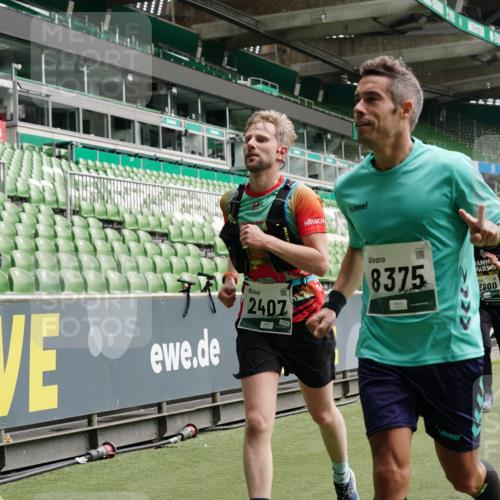 05.10.2025 - 20. swb-Marathon Bremen Michael Burmester http://msf.ph/oto/9330814 05.10.2025 13:03:07 Laufen im Stadion 97, 227, 293, 375, 396, 518, 527, 616, 721, 725, 729, 764, 828, 1121, 1178, 1405, 1425, 1469, 1507, 1568, 1670, 1704, 1705, 1733, 1836, 1944, 2357, 2393, 2407, 2597, 2696, 2772, 2791, 2960, 2984, 3019, 3147, 3313, 3424, 3917, 4026, 4321, 4322, 4464, 4714, 4769, 4817, 4885, 5431, 5527, 5755, 5763, 5867, 5884, 6138, 6215, 6325, 6417, 6481, 6666, 7217, 7315, 7316, 7407, 7433, 7540, 7607, 7653, 7659, 8375, 8526, 8957, 843, 921, 1744, 1924, 2272, 2774, 3217, 4129, 4847 meine-sportfotos.de