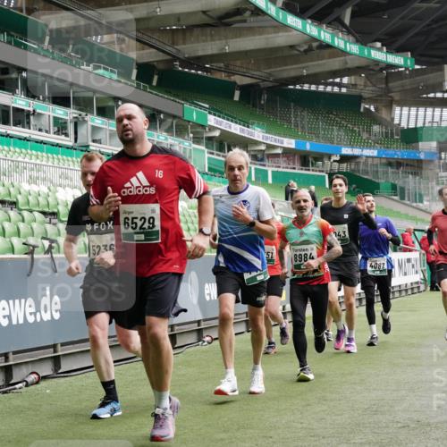 05.10.2025 - 20. swb-Marathon Bremen Michael Burmester http://msf.ph/oto/9330817 05.10.2025 13:03:49 Laufen im Stadion 227, 360, 375, 396, 414, 527, 592, 725, 898, 958, 1019, 1067, 1084, 1178, 1275, 1331, 1336, 1413, 1425, 1468, 1469, 1507, 1514, 1695, 1705, 1975, 2016, 2339, 2375, 2407, 2567, 2597, 2696, 2791, 2960, 3037, 3072, 3313, 3485, 4005, 4053, 4087, 4335, 4453, 4462, 4524, 4528, 4637, 4638, 4651, 4767, 4769, 4793, 5043, 5137, 5162, 5212, 5236, 5343, 5410, 5431, 5489, 5523, 5527, 5763, 5867, 5966, 6011, 6138, 6145, 6287, 6414, 6417, 6447, 6529, 6584, 6635, 7315, 7316, 7540, 7607, 7653 meine-sportfotos.de